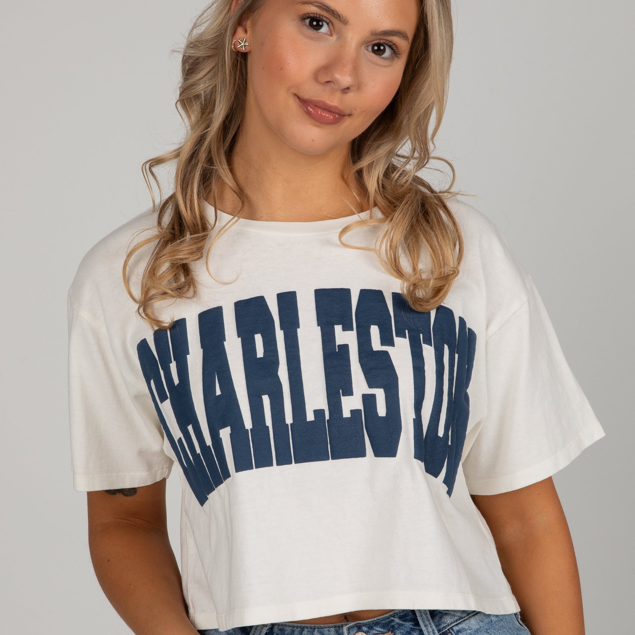 Off White/Navy Charleston Cropped Tee